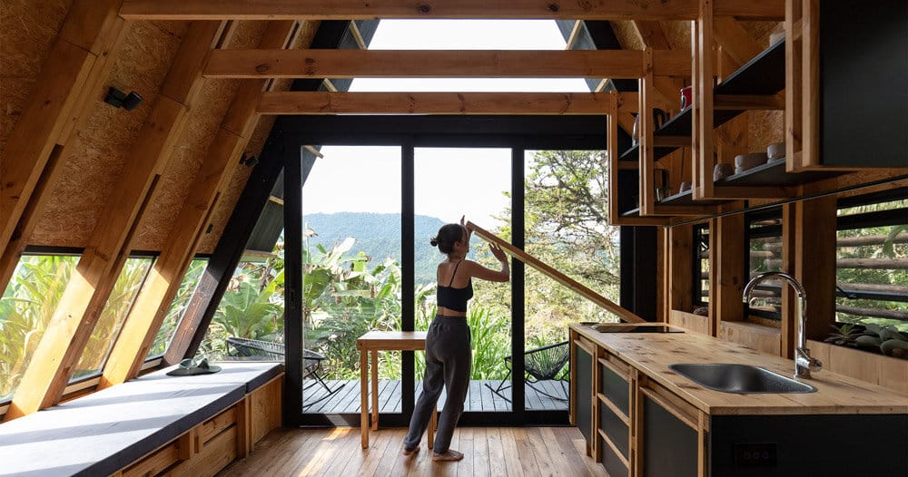 estudio 2850’s A-frame cabin on stilts overlooks ecuadorean andes
