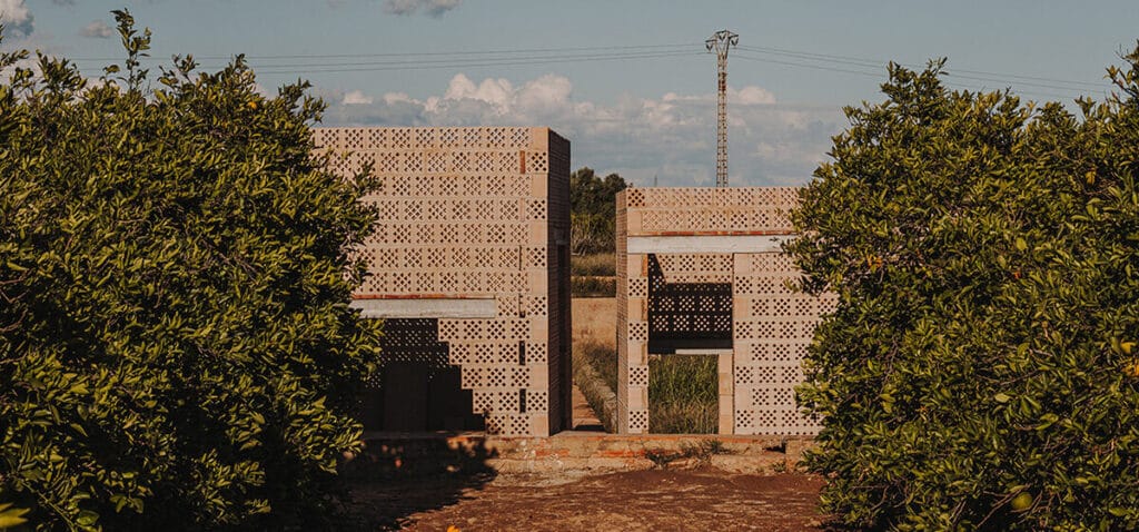cross-shaped perforations illuminate bona fide taller’s valencia pavilions