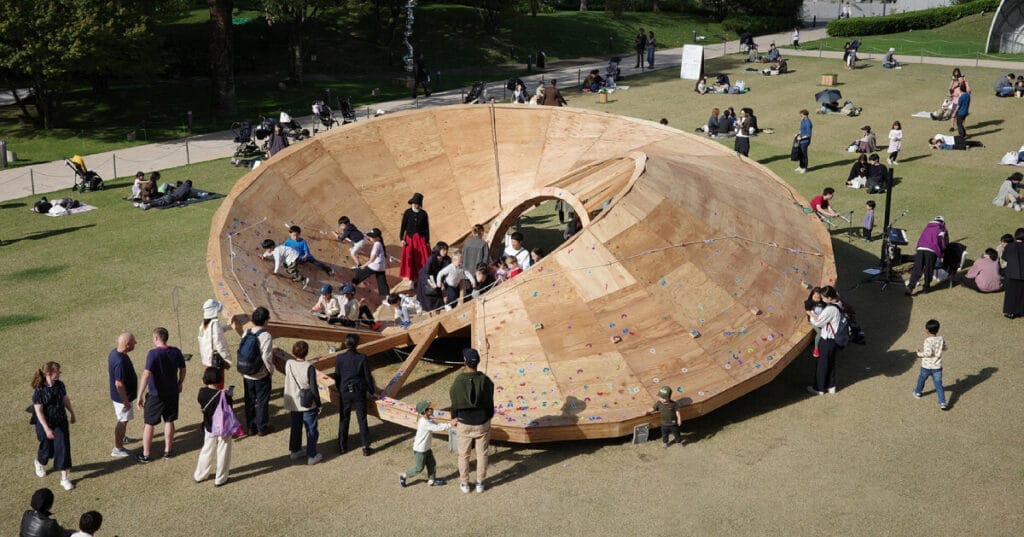 three interlocking timber rings shape TAILAND’s pavilion in tokyo