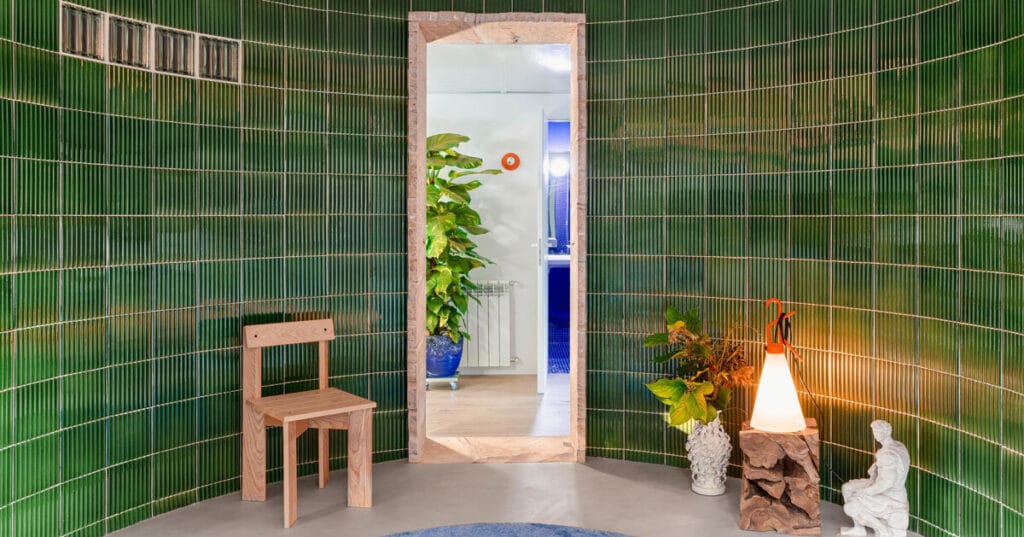 curved ceramic wall reforms 1966 apartment’s layout in spain