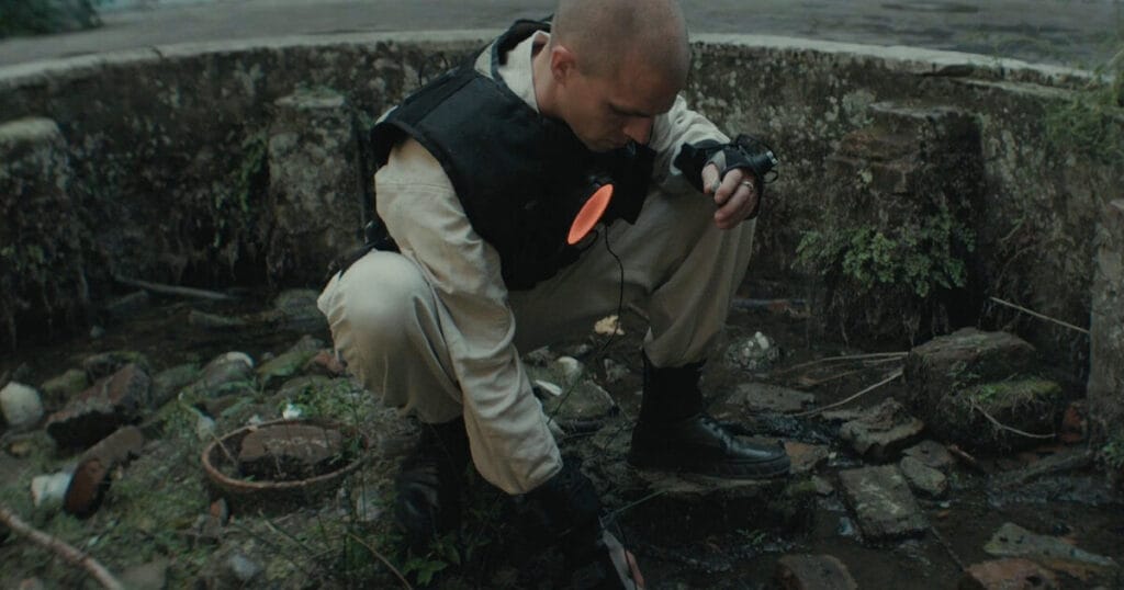 vest and gloves with sensors ‘gaia’ let users feel nature’s health