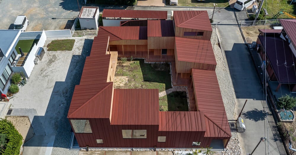 1110 plans ‘necklace house’ like a string of beads around a garden