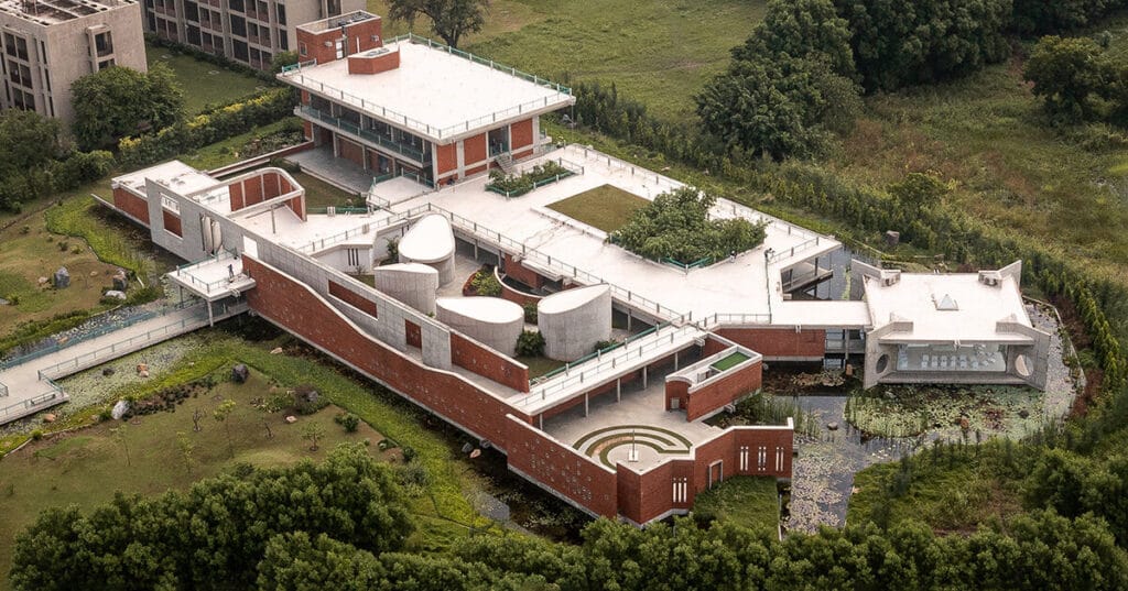 petal-shaped chambers anchor studio naqshbandi’s spiritual retreat on indian campus