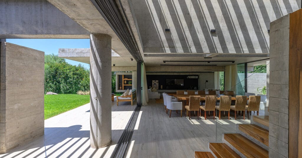 nnarquitectos’ concrete casa nnCLP flooded with striped shadows